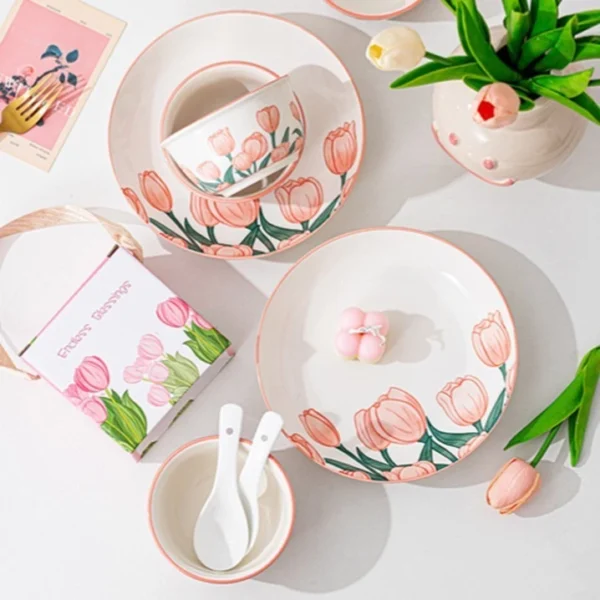 KUROMAME Tulip Ceramic Dinnerware Set